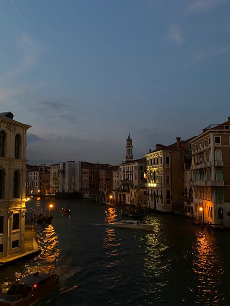 Venice Aesthetic, Italy Vibes, Pretty Views, Pretty Landscapes, City Vibe, Jolie Photo, City Aesthetic, Beautiful Places To Travel, Pretty Places