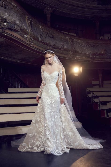 The 12 Most Jaw-Dropping Wedding Dresses From Bridal Fashion Week Eli Saab, Elie Saab Wedding Dress, Elie Saab Bridal, Expensive Wedding Dress, Baju Kahwin, Open Backs, Dress Backless, Country Wedding Dresses, A Wedding Dress