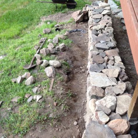 Rock Wall Garden, Natural Rock Wall, Rock Wall Landscape, Natural Stone Retaining Wall, Rock Fence, Rock Wall Gardens, Building A Stone Wall, Build A Fence, Rock Retaining Wall