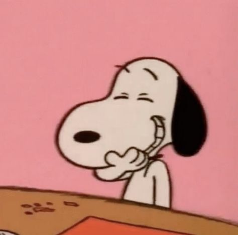 Snoopy Getting Ready, Snoopy Funny Laughing, Snoopy Reaction Pics, Snoopy Pfp Aesthetic, Angry Snoopy, Snoopy Memes, Snoopy Laughing, Snoopy Smile, Snoopy Reaction