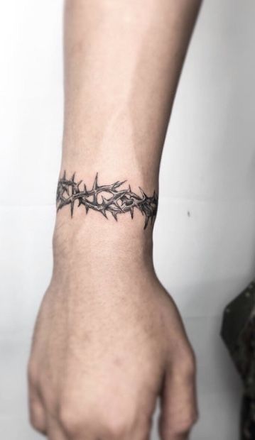 Barbed Wire Tattoo, Wire Tattoo, Thorn Tattoo, Barbed Wire Tattoos, Chain Tattoo, French Tattoo, Stunning Tattoos, Armband Tattoos, Wrist Tattoos For Guys