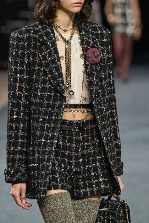 Chanel Fall 2022 Ready-to-Wear Collection | Vogue Chanel Fall 2022, Tweed Fashion, Tweed Outfit, Chanel Fashion Show, 90s Runway Fashion, Chanel Runway, Chanel Style, Chanel Fashion, Moda Vintage