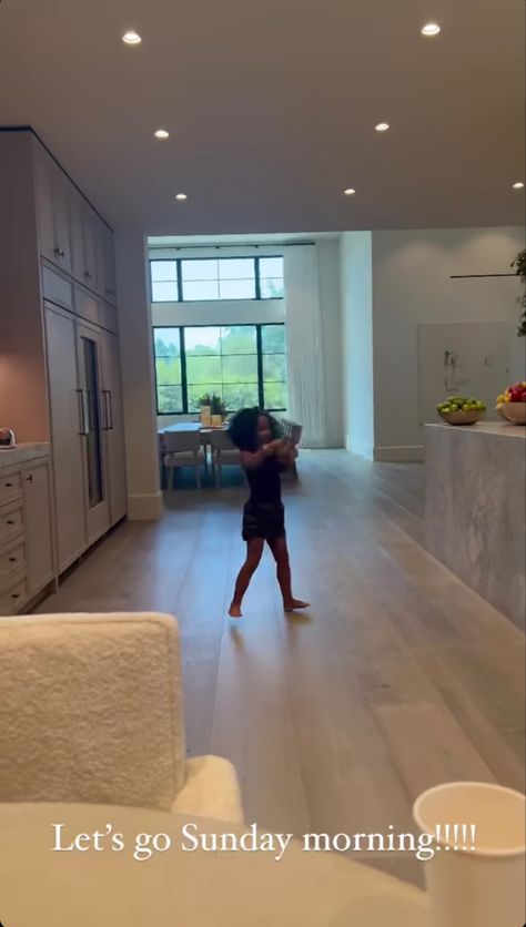 Kloe Kardashian House, Khloe House, Hidden Hills Mansion, Khloe Kardashian House, Kylie Jenner House, Mansion Kitchen, Kardashian House, Calabasas Homes, Kardashian Home