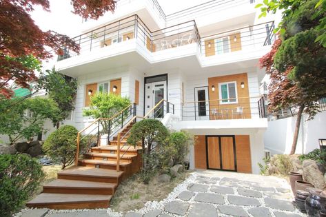 Modern Korean House, Korean House Exterior, House In Korea, Korean House Interior, Korean House, Apartment Exterior, House Design Exterior, House Outside Design, Expensive Houses