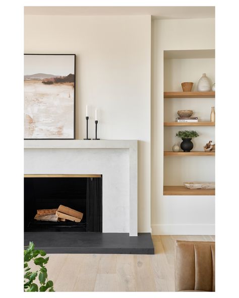 Modern Fireplace Mantle, Floating Floors, Minimalist Fireplace, Stucco Fireplace, Simple Fireplace, Fireplace Tile Surround, Fireplace Built Ins, Floating Floor, White Fireplace