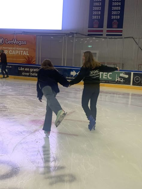 2 People Ice Skating, Best Friend Ice Skating Pictures, Ive Skating Aesthetic, Ice Skating Ig Pics, Indoor Ice Skating Outfit With Friends, Ice Skating Fits With Friends, Ice Skating Picture Ideas, Ice Skating Photoshoot Friends, I’ve Skating Aesthetic