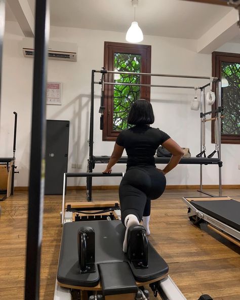 Black Women In Pilates, Fitness Baddie Aesthetic, Black Woman Pilates Aesthetic, Fitness Aesthetic Pilates, Exercise Aesthetic Black Women, Pilates Workout Black Women, Black Pilates Aesthetic, Pilates Body Black Women, Pilates Black Women Aesthetic