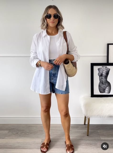 Pool Party Modest Outfit, Casual Summer Style 2023, Summer 30s Outfits, 65 And Sunny Outfit, Mum Beach Outfit, Hawaii Outfits Women Vacation, Denim Shorts With Shirt Outfit, Easy Summer Style For Moms, Flat Form Sandals Outfit