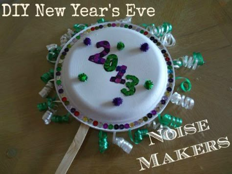 10 Fun New Year's Crafts for kids #2 DIY NewYears Eve Noise Makers Craft via  J-Man and MillerBug Blog Noon Years Eve, Diy Nye, News Years Crafts For Kids, New Years Crafts, Crafts Adults, New Year's Eve Crafts, Kids New Years Eve, New Year's Eve Activities, New Years Ideas