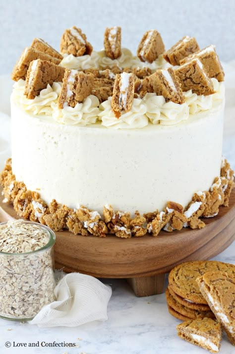 Oatmeal Cream Pie Layer Cake - oatmeal brown sugar layer cake, marshmallow frosting filling, and vanilla bean buttercream with oatmeal cream pie garnish. #BacktoSchoolTreats #ad Oatmeal Cream Pie, Cake Marshmallow, Vanilla Bean Frosting, Brown Sugar Cakes, Oatmeal Cream Pies, Oatmeal Cream, Pie Cake, Dessert Bar, Layer Cakes