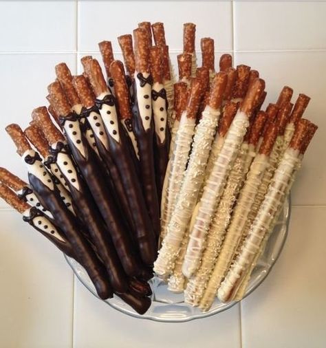 Wedding Strawberries, Buffet Dessert, Chocolate Covered Pretzel Rods, Wedding Treats, Pretzel Rods, Bite Size Desserts, Wedding Dessert Table, Bridal Shower Cake, Shower Food