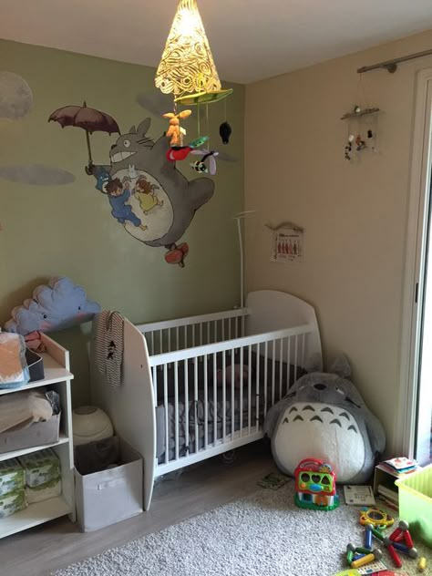 A beautifully done Totoro nursery! Ghibli Themed Nursery, Ghibli Nursery Ideas, Studio Ghibli Nursery Ideas, Miyazaki Nursery, Studio Ghibli Baby Room, Ghibli Baby Room, Studio Ghibli Nursery, Ghibli Nursery, Magical Kids Room