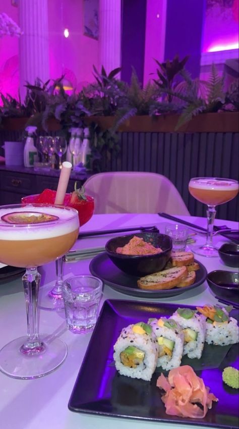 Fake Story Restaurant Night, Boujee Restaurant Aesthetic, Solo Date Aesthetic Restaurant, Date Night Aesthetic Dinner Restaurant, Restaurant Snapchat Story Night, Dinner Date Snapchat, Date Night Snapchat Story, Night Restaurant Snap, Date Night Snapchat