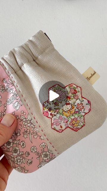 Flat Bottom Pouch Pattern, Flex Frame Pouch Tutorial, Flex Frame Pouch Pattern, Flex Frame Pouch, Small Snap Pouch Sewing Pattern, Sewing Totes, Cheap On-the-go Pouch With Zipper Pocket, Compact Zipper Pouch For On-the-go, Nice Weekend