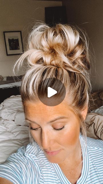 Messy Bun For Straight Hair, How To Tie A Messy Bun, How To Make The Perfect Messy Bun, Easy Ways To Put Your Hair Up, How To Messy Bun Long Hair, Easy Messy Updos For Long Hair, Messy Bun Thick Hair Tutorial, How To Do The Perfect Messy Bun, How To Make A Messy Bun With Long Hair