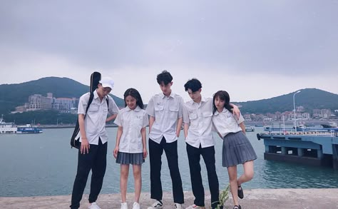 ulzzang besties Ulzzang Squad, Ullzang Boys, Father Daughter Photos, Boy And Girl Friendship, Korean Friends, Boy Squad, Korean Couple Photoshoot, Squad Pictures, Korean Best Friends