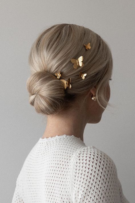 Easy Low Bun Hairstyle 2023 - Alex Gaboury Bun Hairstyles Accessories, Different Wedding Hairstyles, Elegant Hair Accessories, Haïr Style For Medium Hair, Bun With Accessories, Hair With Accessories, Trending Hair Accessories, Bun Accessories, Easy Low Bun