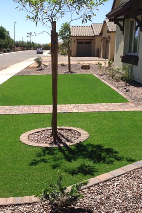 Artificial Turf Front Yard Ideas, Front Yard Artificial Grass Ideas, Front Yard Turf Landscaping Ideas, Zero Scape Front Yard, Turf Front Yard Ideas, Turf Front Yard, Artificial Grass Front Yard, Turf Backyard Ideas, Turf Yard