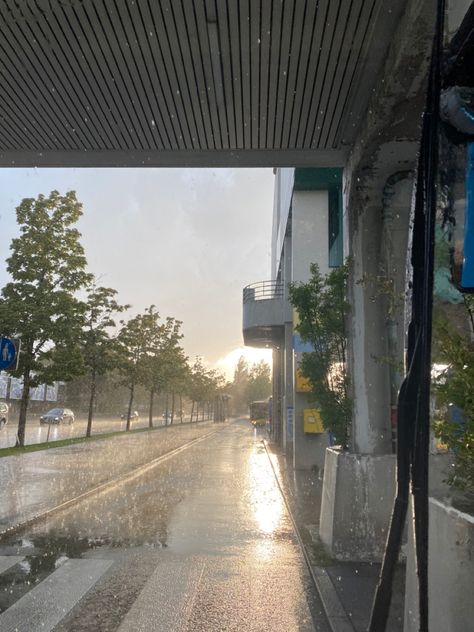 Sunny And Rainy Weather, Sunshine After Rain Aesthetic, Rainy Sunny Day Aesthetic, Rain Aesthetic Light, Sun After Rain Aesthetic, Light Rain Aesthetic, Sunny Rain Aesthetic, Morning Rain Aesthetic, Sun Day Aesthetic