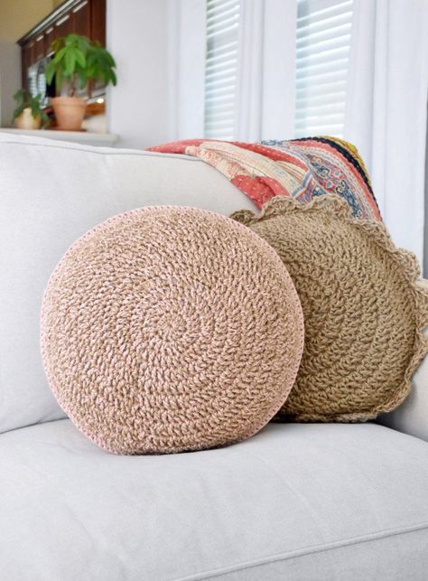 Jute Pillow, Modern Haken, Crochet Pillow Patterns Free, Crochet Jute, Crochet Cushion Pattern, Cushion Cover Pattern, Round Crochet, Pillow Patterns, Crochet Pillow Cover