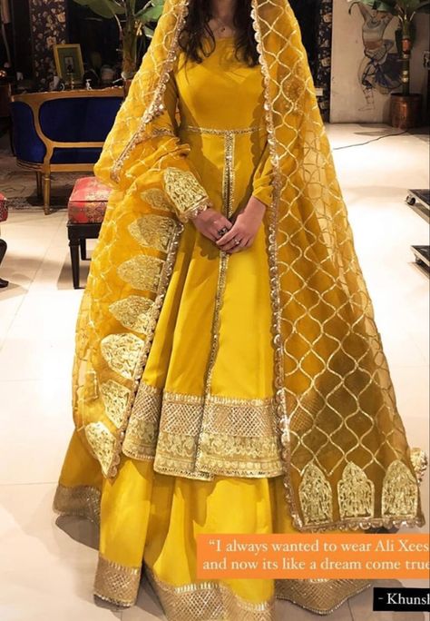 Pakistani Mayun Dress, Mayun Dress Ideas, Yellow Dupatta For Haldi, Mehendi Pakistani Outfit, Manje Outfits, Mayoon Dresses Pakistani Simple, Yellow Gharara For Haldi, Manjha Outfit, Ubtan Dresses Pakistani