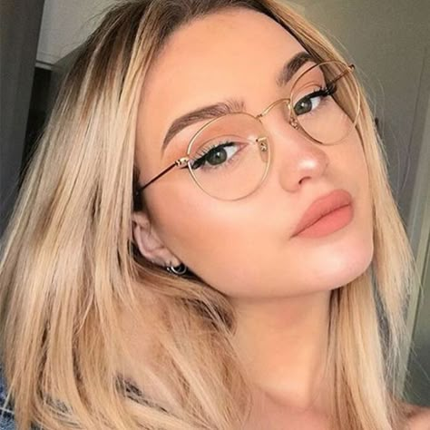 Clear Glasses Frames Women, Glasses For Oval Faces, Glasses For Round Faces, Cute Glasses Frames, Glasses Frames Trendy, Glasses Inspo, Glasses Inspiration, Clear Glasses Frames, Glasses Trends