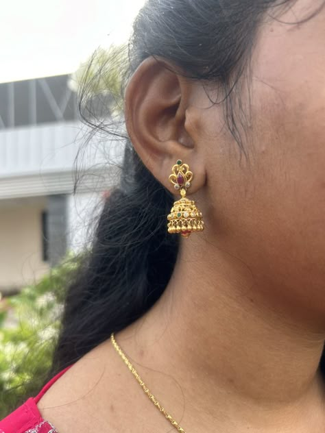 Office Wear Earrings Gold, Ear Rings Simple, Gold Buttalu, Gold Haram Designs, Gold Jewelry Prom, Gold Haram, Haram Designs, Gold Earrings Indian, Bride Photos Poses