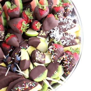 Chocolate Covered Watermelon, Chocolate Cover Fruit, Chocolate Covered Kiwi, Chocolate Cover Fruit Ideas, Chocolate Dipped Fruit Platter, Chocolate Covered Fruit Platter, Chocolate Covered Fruit Ideas, Chocolate Covered Pineapple, Dipped Fruit