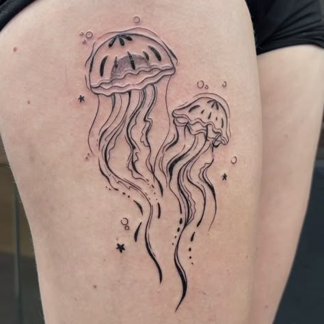 Two Jellyfish Tattoo, Jelly Fish Tattoo Fine Line, Fine Line Jellyfish Tattoo, Curved Tattoo, Watercolor Jellyfish Tattoo, Jellyfish Tattoo Minimalist, Maching Tattoos, Pretty Tattoo, Cute Tattoo Ideas