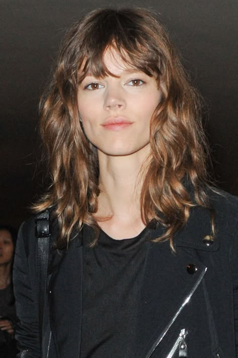 13 Best Shag Haircuts of All Time - Iconic Celebrity Shag Hairstyles Zoella Hair, Shag Hair, Modern Shag Haircut, Freja Beha, Freja Beha Erichsen, 70s Hair, Super Hair, Shag Hairstyles, Farrah Fawcett