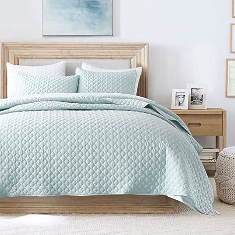 Amazon.com: Quilt King Size Aqua Blue, Lightweight Quilt for Summer Ultra-Soft Microfiber Modern Style Quilted Clouds Pattern Bedspread Quit Set 3 Pieces（(1 Quilt and 2 Pillow Shams) : Home & Kitchen Hotel Chic, Cloud Pattern, Coverlet Bedding, Queen Size Quilt, Attractive Colors, Clouds Pattern, Lightweight Quilt, Quilted Bedspreads, Bedding Stores