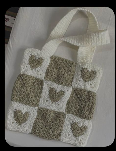 Toat Bag Crochet, Crochet Bag Ideas Aesthetic, Tote Bag Pattern Crochet, Crochet Ideas Aesthetic Bag, How To Crochet Tote Bag, Tote Bag Crochet Granny Squares, Crotchet Ideas Aesthetic, Granny Square Crochet Bags, Granny Square Crochet Pattern Bag