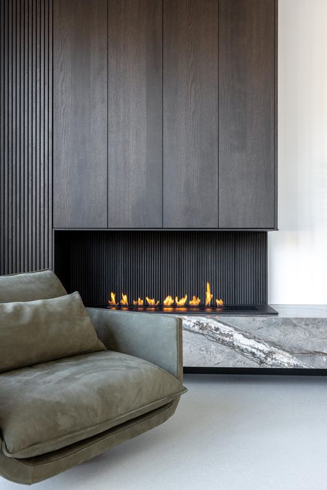 Room Creative Ideas, Contemporary Fireplace Designs, Minimalist Fireplace, Chimney Design, Best Living Room, Warm Interior, Decorating Home, Living Room Decor Fireplace, Contemporary Fireplace