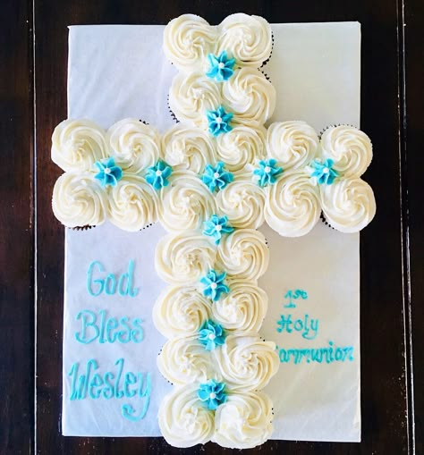 Wesley’s 1st communion cupcake cross First Communion Meal Ideas, Confirmation Party Food, Cross Cupcake Cake First Communion, First Communion Cupcake Cake, Confirmation Cupcakes Ideas, Cross Pull Apart Cupcakes, Cross Cupcake Cake Baptisms, First Communion Desserts, Cross Cake Ideas