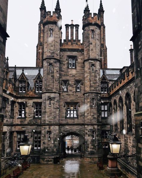 School Of Divinity, New College, University Of Edinburgh⠀ instagram.com/edienthusiast | University Of Edinburgh, Edinburgh University, Castle Aesthetic, Uk Destinations, Edinburgh Scotland, Dark Academia Aesthetic, Academia Aesthetic, Scotland Travel, Light Academia