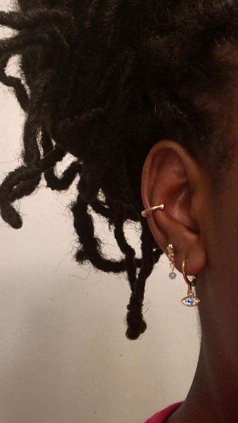 Piercing For Black Women, Black Woman Ear Piercings, Pierced Ears Black Women, Silver Earrings Black Women, Earring Stack Black Women, Black Girls Ear Piercings, Eat Piercings Ideas Black Women, Double Ear Piercing Black Woman, Desi Ear Piercings