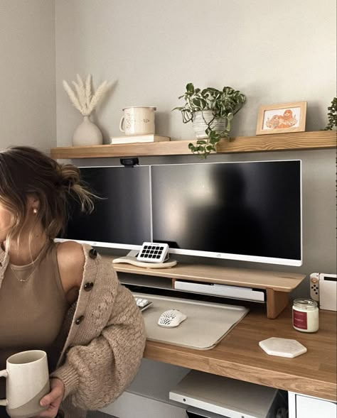 Desk set up gaming room minimal cozy gamer girl boho monitors headphones desk decor brown neutral aesthetic home decor home interior gaming room ideas vintage cottagecore decor ideas Office Desk Furniture, Simple Home Office, Dark Wood Desk, Brown Desk, Cozy Desk, Study Desk Decor, Cozy Office, Cozy Home Office, Desk Inspiration