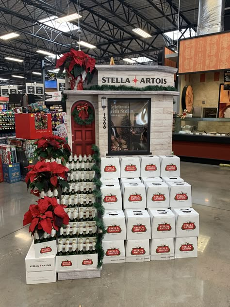 Beer Display Ideas Retail, Wine Display Ideas, Alcohol Display, Liquor Display, Stack Displays, Beer Display, Retail Display Shelves, Holiday Beer, Supermarket Display