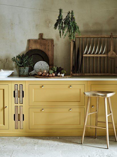 Amazing Ideas Of Yellow Kitchen Cabinets Mustard Kitchen, Yellow Kitchens, Yellow Kitchen Cabinets, Yellow Cabinets, Solid Wood Kitchens, Yellow Home Decor, Rustic Kitchen Design, Yellow Kitchen, Kitchen Farmhouse