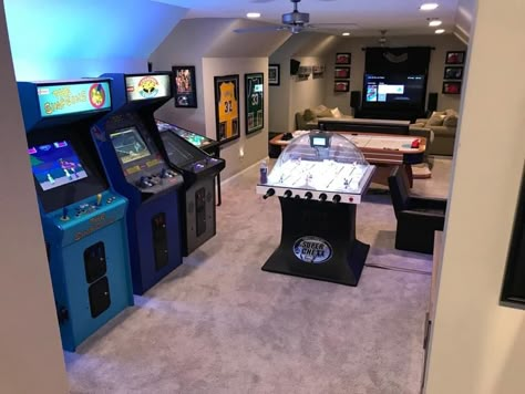 In Home Game Room, Garage Arcade Room, Arcade Basement Ideas, Basement Video Game Area, At Home Game Room, Home Arcade Ideas, Family Rec Room Basement, Basement Arcade Room, Basement Party Setup