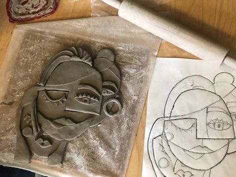 Picasso Clay Faces, Adaptive Art Projects Special Needs, Ceramic Faces, High School Ceramics, Sculpture Lessons, Ceramic Mask, Middle School Art Projects, Art Lessons Middle School, Plaster Sculpture