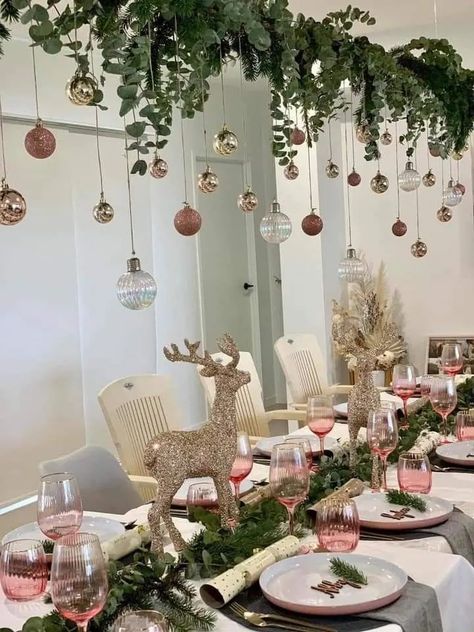 Christmas Table Display Retail, Above Table Christmas Decorations, Table Rod Decoration Ideas, Ornaments Hanging From Ceiling, Ideas Para Navidad 2022, Dekoratívne Vence, Christmas Dining Table, Christmas Dinner Table, Christmas Decor Inspiration