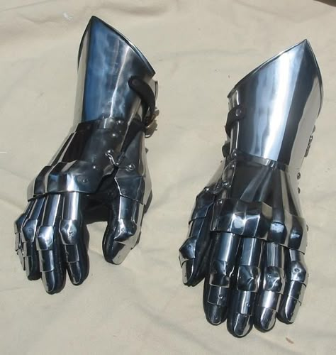 Armor Gloves Drawing, Glove Armor, Armored Gloves, Medieval Gauntlet, Metal Gloves Armor, Metal Gauntlet Gloves, Delta Art, Early Modern Period, Dragon Age Origins