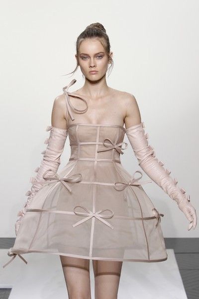 2010 Runway, Valentino Haute Couture, Corset Fashion, Ballet Fashion, Runway Pictures, Runway Looks, Rococo, Couture Fashion, Passion For Fashion