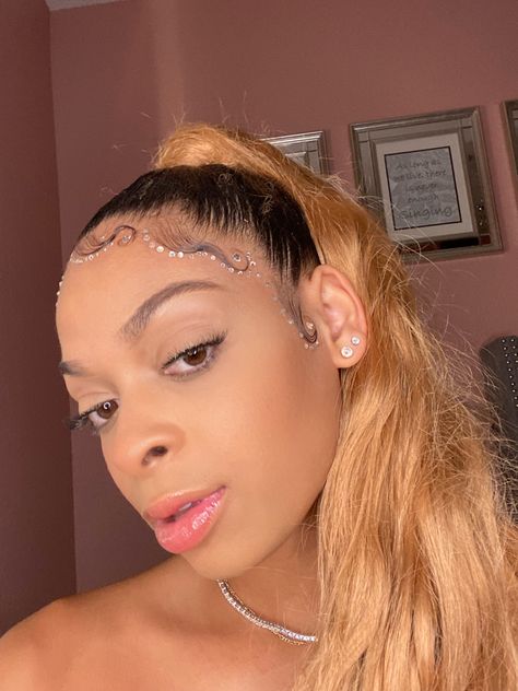 Gems On Hair Edges, Gem Edges Hair, Edges With Diamonds, Edges With Gems, Edges With Rhinestones, Pearl Shoot, Euphoria Birthday, Pearl Makeup, Laid Edges