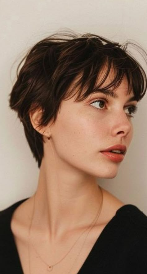 Long Pixie Haircut Middle Part, Long Pixie Straight Hair, Short Haircut 2024 Women, Pixie Cut With Curtain Bangs, Pixie Hair With Bangs, Short Hair Feminine, Pixie Cut With Fringe, Grown Out Pixie Cut, Short Feminine Haircut