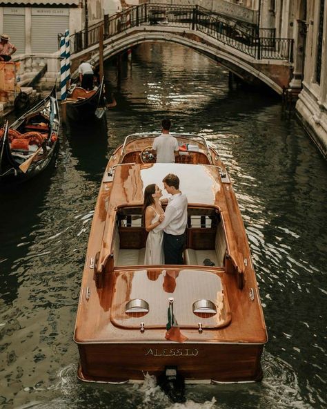 Venice Elopement, Film Elopement, Venice Boat, Venice Photos, Venice Hotels, California Engagement Photos, Italian Aesthetic, Italy Honeymoon, Italian City