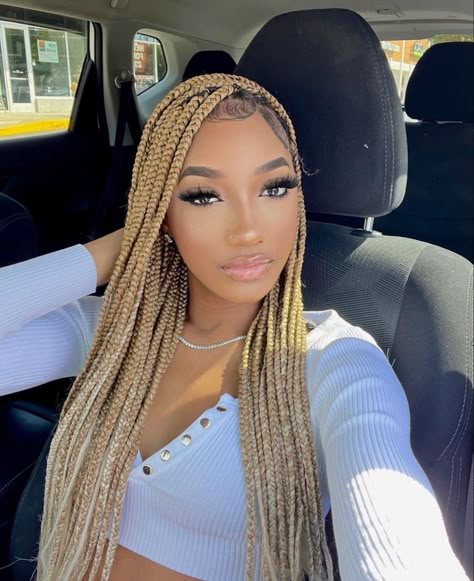 Knotless Braids With Curled Ends, Braids With Curled Ends, Fair Hairstyle, Blonde Box Braids Hairstyles, Blonde Knotless Box Braids, Box Braid Hairstyle, Blonde Knotless Braids, Box Braids Hairstyle, Blonde Braiding Hair