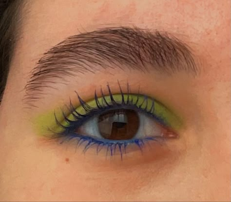 Green eyeshadow with blue mascara and eye-pencil Maquillage On Fleek, Vampire Bride, Funky Makeup, Blue Mascara, Swag Makeup, Dope Makeup, Green Eyeshadow, Eye Makeup Looks, Being Creative