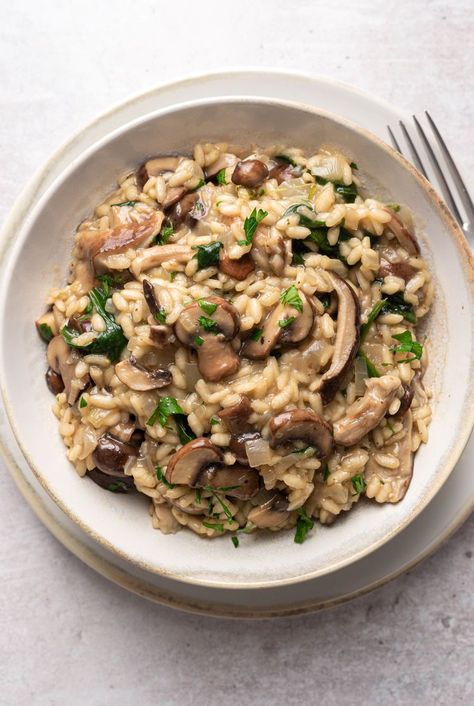 Risotto Dinner, Vegan Mushroom Risotto, Italian Side Dishes, Vegan Risotto, Creamy Risotto, How To Make Risotto, Manicotti Recipe, Mushroom Risotto Recipes, Dinner Then Dessert